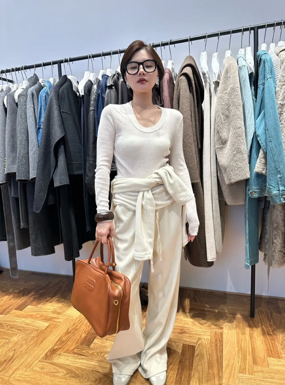 【Elegant】100% Wool  U-neck Sweater (Must Buy Product)